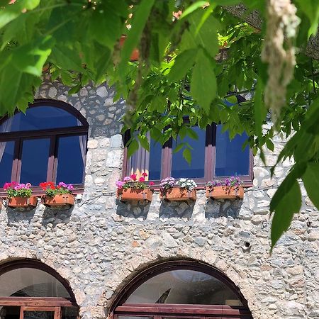 Hotel La Fonda Dels Pirineus Maçanet de Cabrenys Eksteriør billede