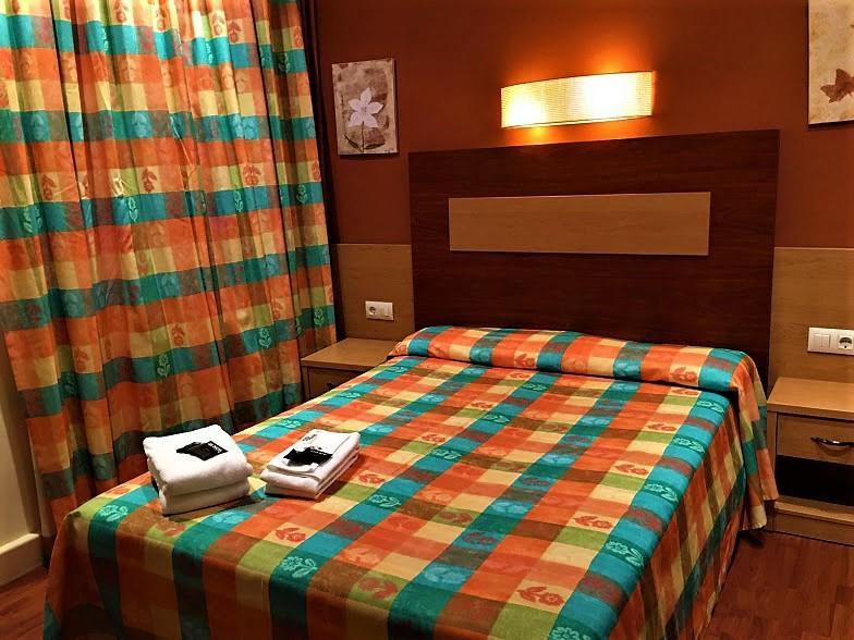 Hotel La Fonda Dels Pirineus Maçanet de Cabrenys Eksteriør billede